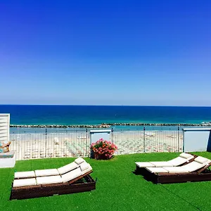 residence-frontemare-rimini.emilia-romagnahotels.net/